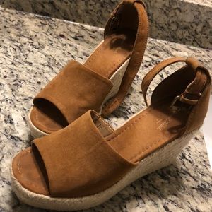 Universal Thread Boho wedges
